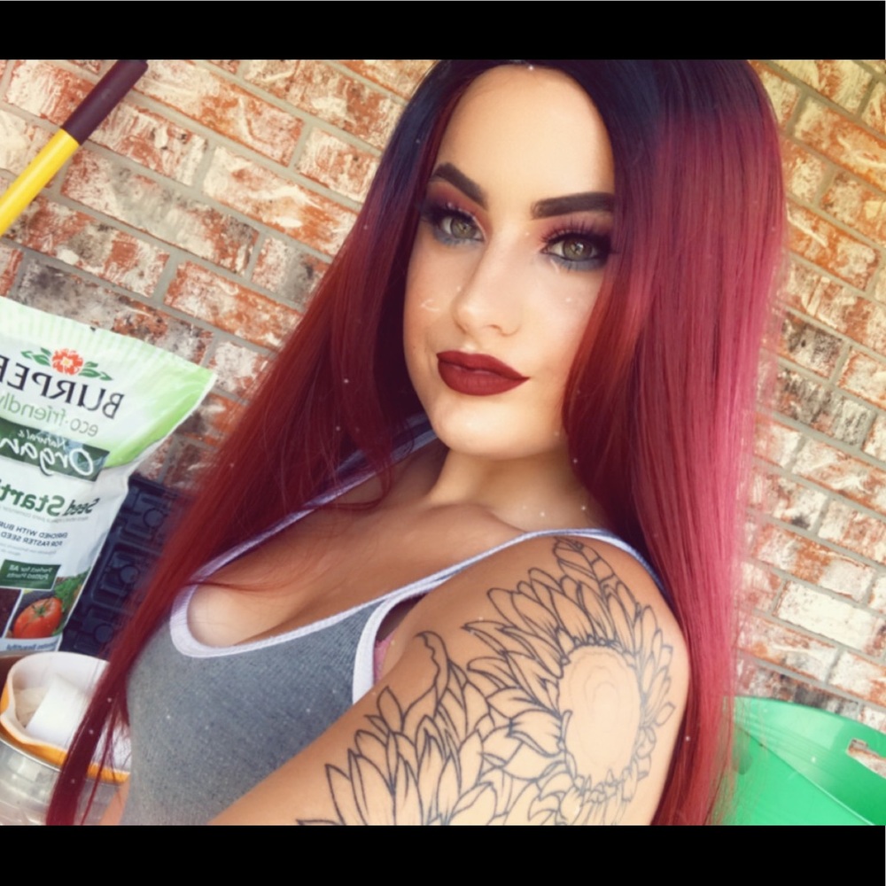 Red wig - Picture 3 of 3